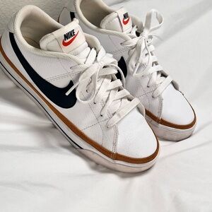 Nike Women’s 7.5 White and Black Sneakers with Brown Accents lCourt legacy